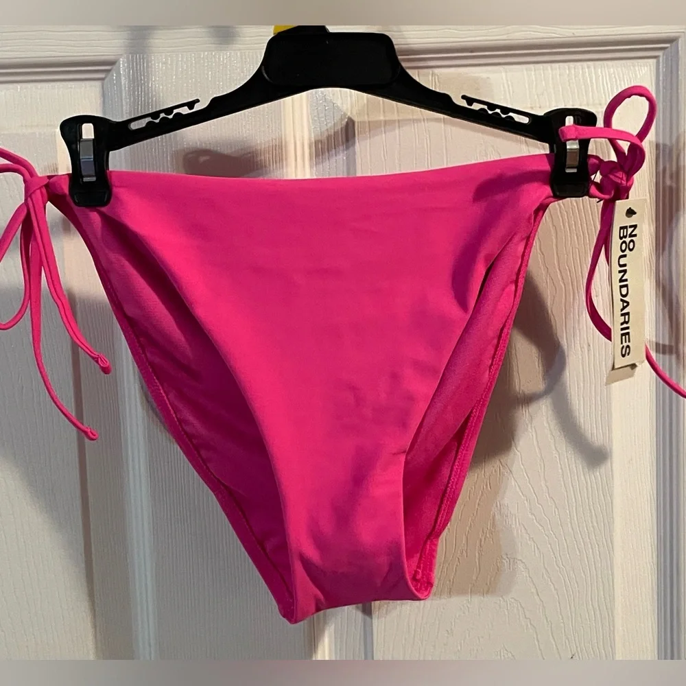 No Boundaries Women’s Electric Pink Side‎ Tie Bikini Bottoms! NWT! Size Large!